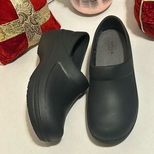 CROCS Classic Black Slip-On Clogs